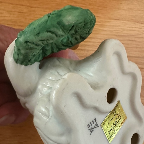 Vintage Homco 5112 White Cat Christmas Figurine Holding Wreath - Picture 5 of 6